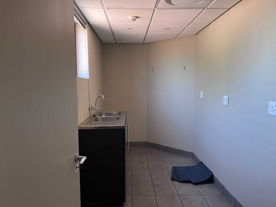 To Let Commercial Property for Rent in Oakdale Western Cape